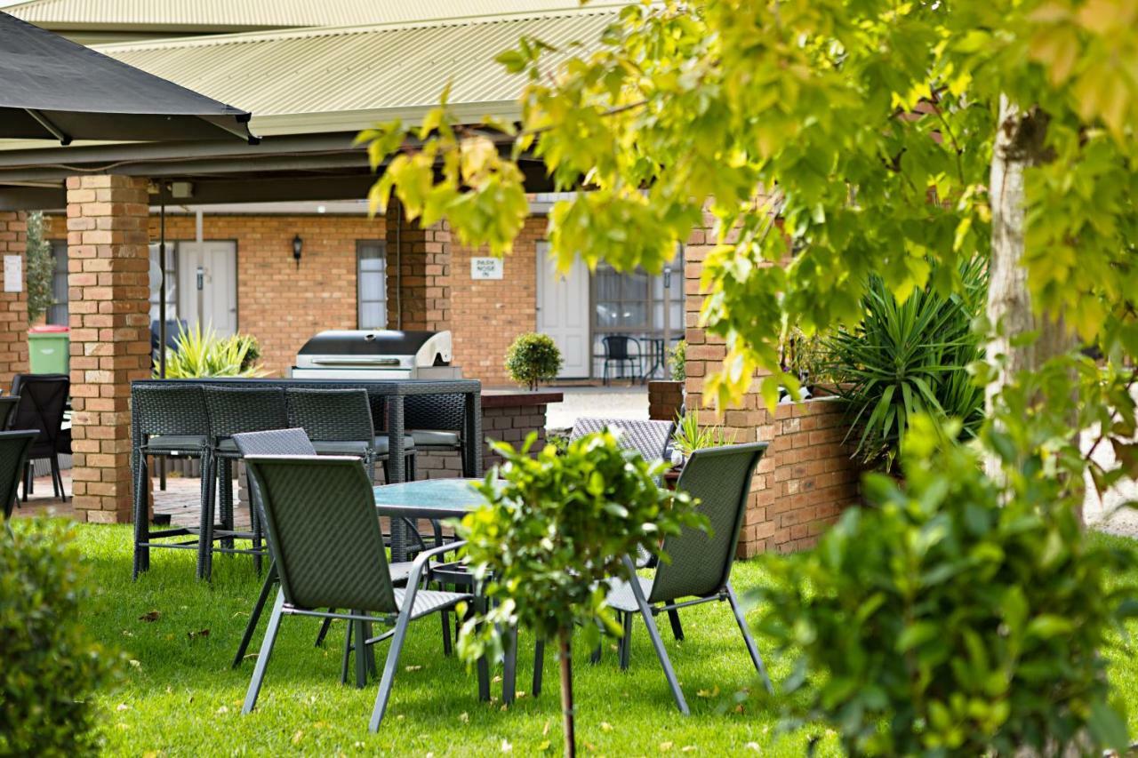 Statesman Motor Inn Corowa Exterior photo