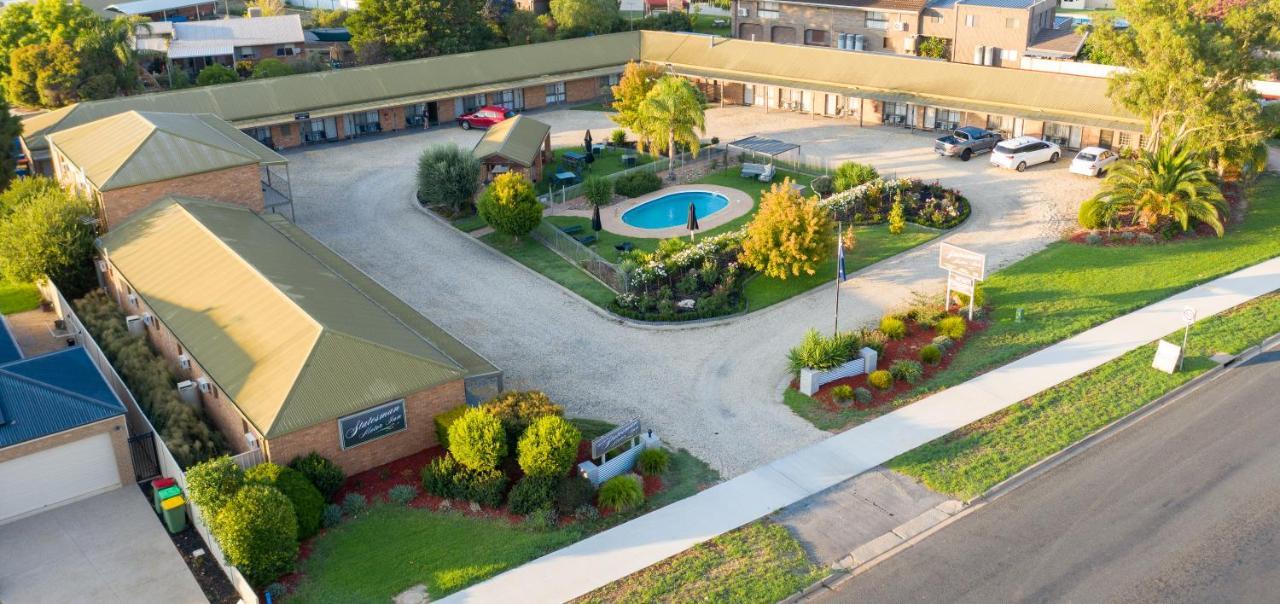 Statesman Motor Inn Corowa Exterior photo