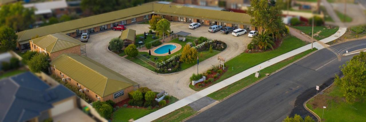 Statesman Motor Inn Corowa Exterior photo